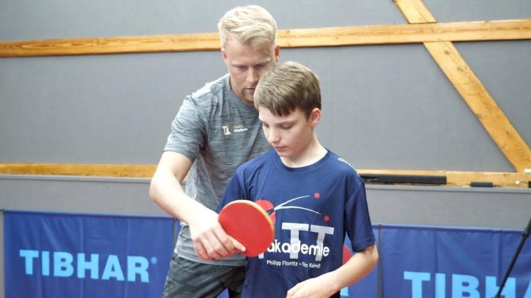 Der Profi Philipp Floritz hat eine Tischtennisschule gegründet. Er wird künftig auch Kinder- und Jugendliche im TV Hude trainieren.