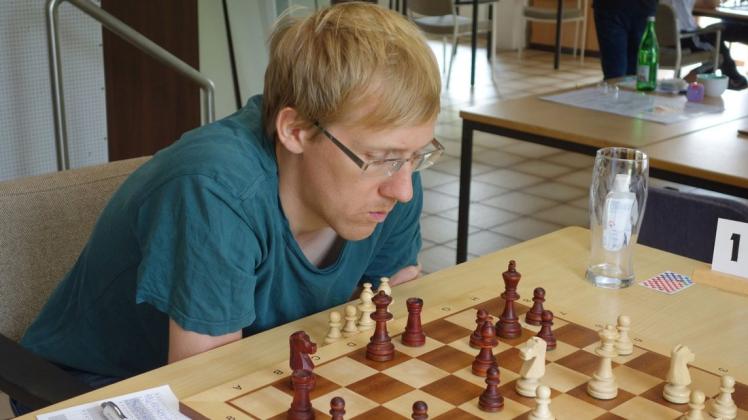 David Höffer bleibt mit dem Delmenhorster Schachklub in der Oberliga, auch wenn die beiden letzten Spieltage denkbar unglücklich verliefen.