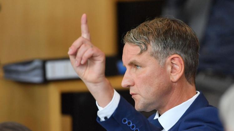AfD-Rechtsaußen Björn Höcke stellt sich bei einem Misstrauensvotum im Thüringer Landtag gegen Ministerpräsident Bodo Ramelow zur Wahl.