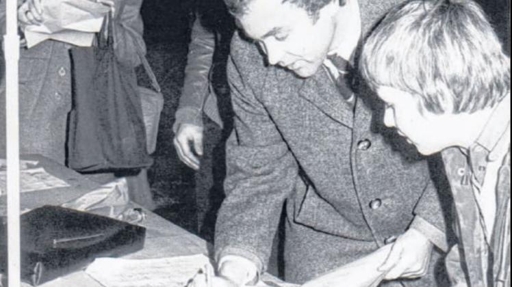 Unruhige Zeiten in Niedersachsen: 1974 trug sich auch Jürgen Thölke, Landtagsabgeordneter und späterer Delmenhorster OB, in die Unterschriftenliste gegen die geplante Kreisreform ein.