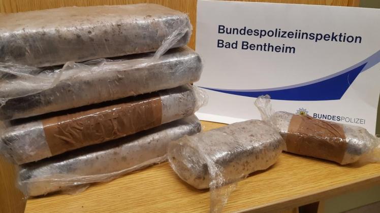 Knapp fünf Kilogramm Kokain und 500 Gramm Haschisch wurden beschlagnahmt.