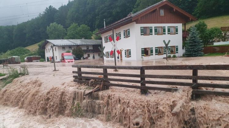 Der Landkreis Berchtesgadener Land hat nach starkem Regen wegen Hochwassers den Katastrophenfall ausgerufen.