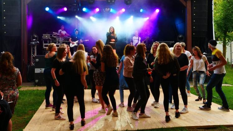Hashtag spielt und alle tanzen - endlich wieder ohne Maske und Abstand