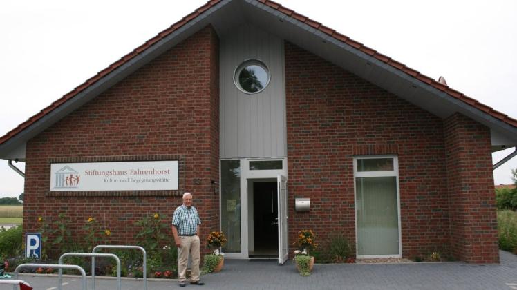 Dierk Jobmann vor dem Stiftungshaus Fahrenhorst in Stuhr-Fahrenhorst.



Foto: Fabian Pieper