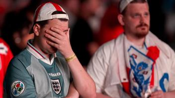 Wenn die englische Mannschaft ein Spiel verliert, steigt die Gewalt gegen Frauen im Land an. (Symbolbild)