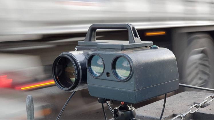 Wegen möglicher Messfehler musste das Straßenverkehrsamt des Landkreises Oldenburg seine Laser-Blitzer gegen neuere Geräte austauschen. (Symbolfoto)