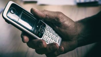 Viele Bremer Senioren werden Opfer von Telefonbetrug, darunter fällt auch der sogenannte Schockanruf.