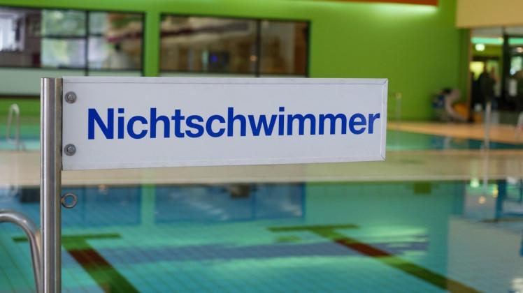 Im Emsbad in Meppen werden die DLRG, der TV Meppen und die Schwimmmeister des Bades in den Sommerferien zusätzliche Schwimmkurse für Anfänger anbieten.