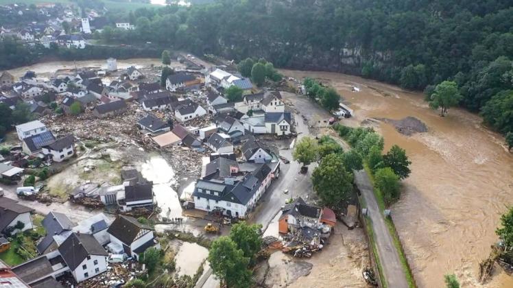 In Schuld bei Adenau sind sechs Häuser eingestürzt. Derzeit werden dort rund 70 Menschen vermisst.