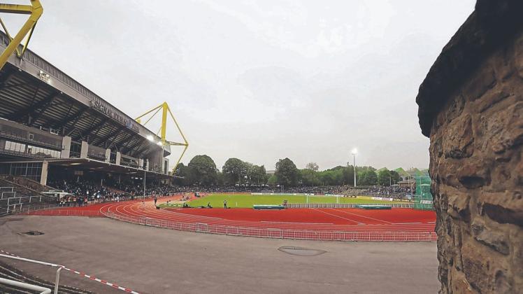 Historisches Geläuf gleich neben der großen Arena: das Stadion Rote Erde.