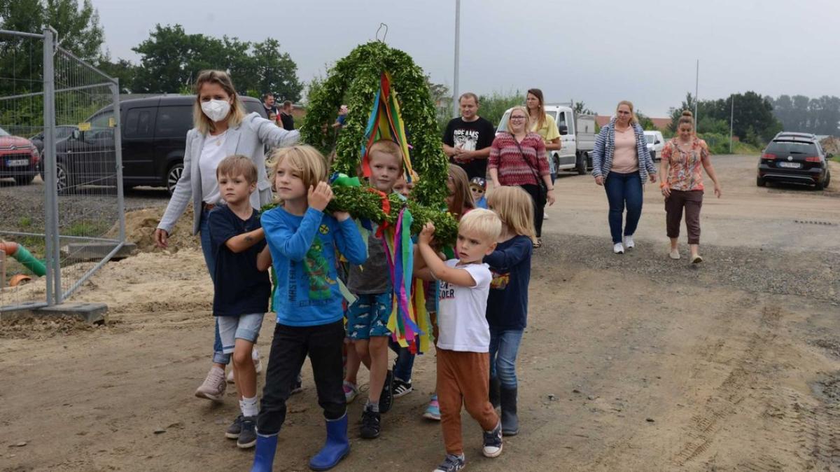 Zwei Richtkronen schmücken Kita-Neubau in Quakenbrück | NOZ