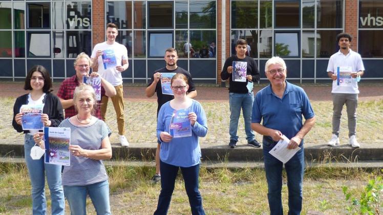 Die Volkshochschule Delmenhorst, Mitglieder des Kinder- und Jugendparlaments und Ehrenamtliche freuen sich bereits auf die fünfte Nacht der Jugend. Die Volkshochschule Delmenhorst, Mitglieder des Kinder- und Jugendparlaments und Ehrenamtliche freuen sich bereits auf die fünfte Nacht der Jugend.