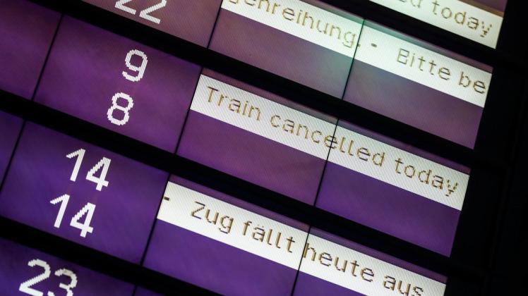 Reisende brauchen in den kommenden Tagen erneut Geduld und Zeit. Durch den Streik kommt es auch am Schweriner Hauptbahnhof zu Verspätungen und Zugausfällen.