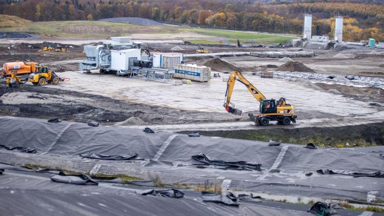 Neben Norddeutschlands größter Sondermülldeponie soll künftig ein Recycling-Zentrum entstehen.