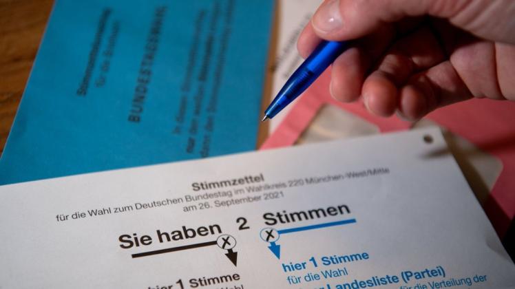 Das Rostocker Rathaus verzeichnet wenige Wochen vor der Doppelwahl zum Bundes- und Landtag ein deutlich gestiegenes Interesse an Briefwahl.