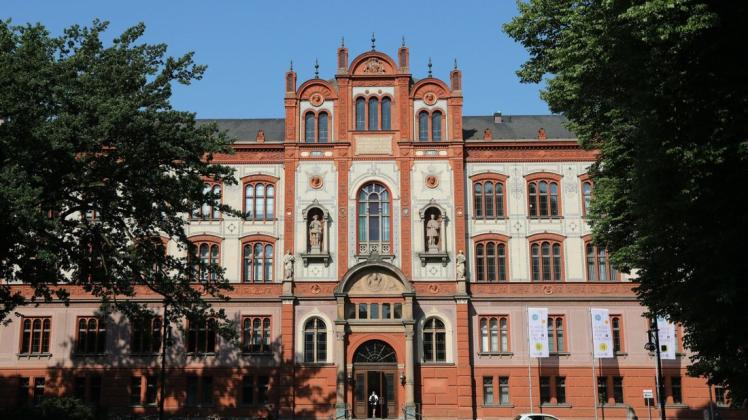 Die Uni Rostock macht Studierenden Hoffnungen auf ein Wintersemester, in dem sie endlich wieder die Universitätsgebäude betreten können. Die Uni Rostock macht Studierenden Hoffnungen auf ein Wintersemester, in dem sie endlich wieder die Universitätsgebäude betreten können.