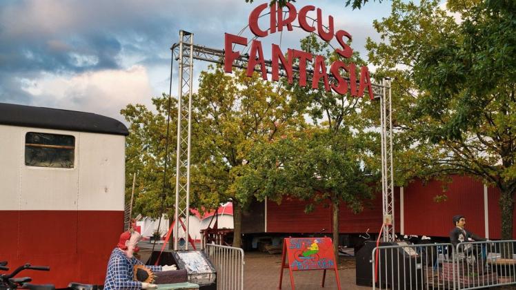 Am 12. September findet auf dem Gelände des Circus Fantasia am Stadthafen das erste vegane Straßenfest in Rostock statt. Am 12. September findet auf dem Gelände des Circus Fantasia am Stadthafen das erste vegane Straßenfest in Rostock statt.