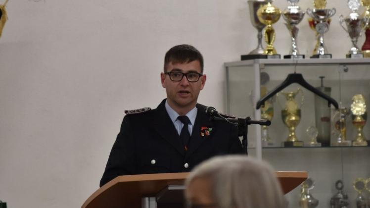Bei seiner ersten Jahreshauptversamlung als Feuerwehrchef in Hagenow: Gemeindewehrführer Tobias Wiepcke bedankte sich noch einmal für seine Wahl und hofft nun auf ruhigere Zeiten.