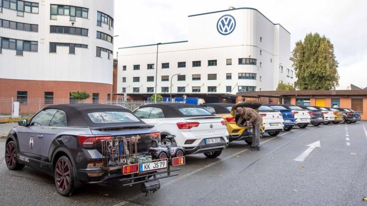 Viele begeisterte VW T-Roc Fans, doch die Tore blieben geschlossen. Foto: Jörn Martens
