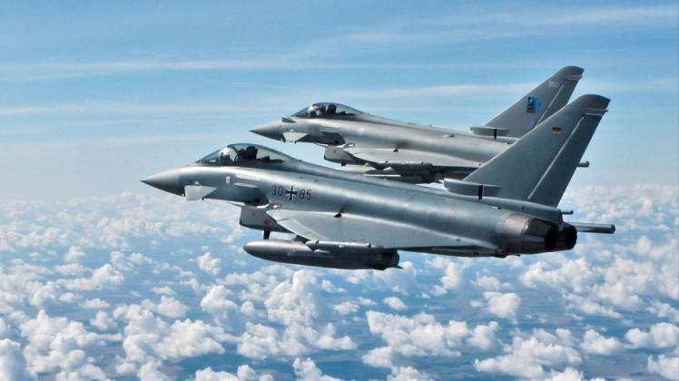 Die Eurofighter der Luftwaffe hatten am Freitag einen Einsatz am Himmel. (Symbolbild)