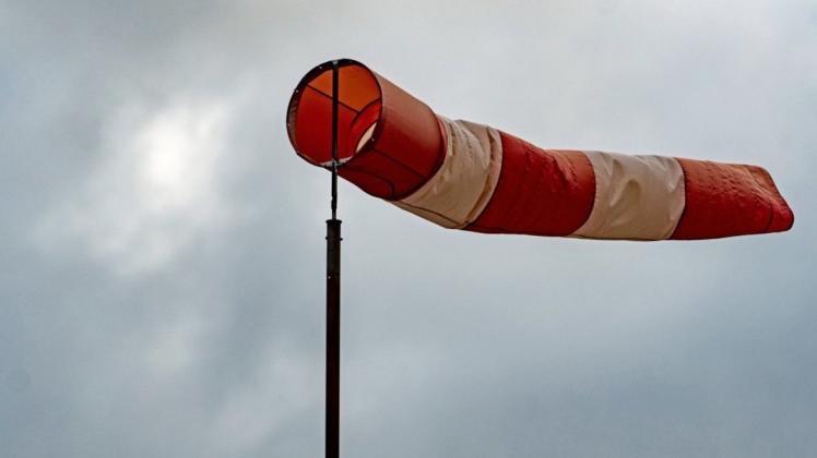 Der erste Herbststurm naht: Der DWD warnt auch in Delmenhorst vor Sturm und Gewittern. (Symbolfoto) Der erste Herbststurm naht: Der DWD warnt auch in Delmenhorst vor Sturm und Gewittern. (Symbolfoto)
