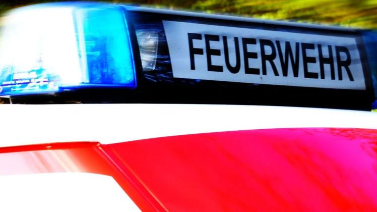 Einsatzkräfte der Feuerwehr Bremen wurden am Montagmorgen zu einer brennenden Tischlerei in Bremen Hastedt gerufen.