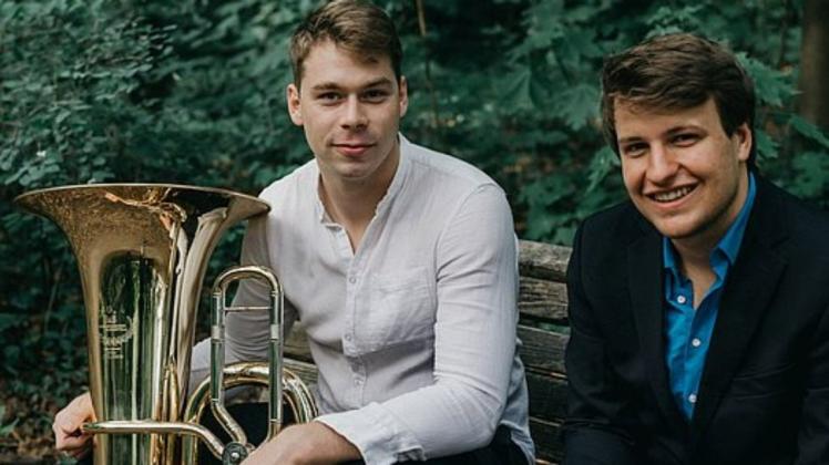 Das „Duo Vielharmonie“, das sind Peter Lajos Konya (links) und Till Hoffmann, gastiert in Arenshorst.