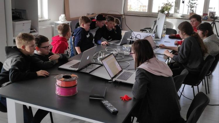 In der Sophie Medienwerkstatt lernen junge Menschen den Umgang mit dem 3D-Drucker und der Modellierungs-Software.
