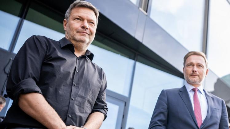 Würden beide gerne Bundesfinanzminister werden, um die wichtigsten Vorhaben ihrer Parteien zu sichern: Grünen-Co-Chef Robert Habeck (links) und FDP-Chef Christian Lindner.