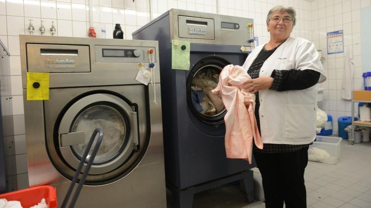 Von Anfang an im Betrieb Waschtrommel des SKF in Lingen dabei ist Elisabeth Dell. Am 1. November geht sie in den Ruhestand.