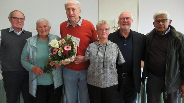 Der Vorstand des SoVD Bohmte-Herringhausen mit (von links) Heinrich Thomas, Monika Berkemeyer, Rudi Grewe, Birgit Wulf, Herbert Ludzay (Vorsitzender) und Borun Mitra.