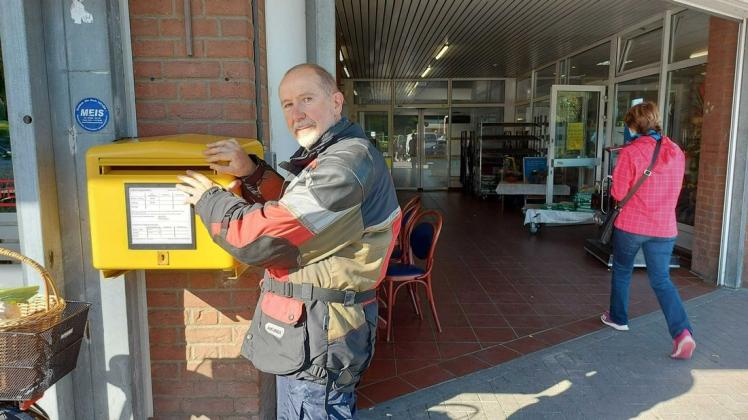 Nur der Briefkasten der Deutschen Post ist nach der Schließung des Getränkemarkts in der Pernieker Straße geblieben.