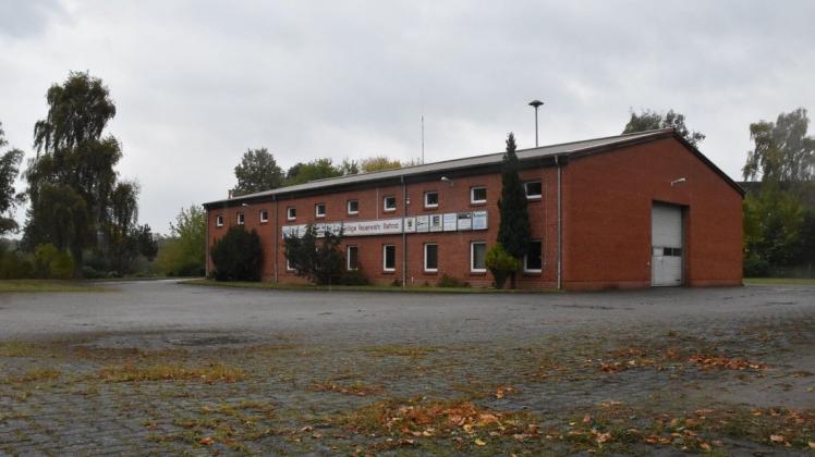 Weder sicher noch zeitgemäß - das Domizil der Freiwilligen Feuerwehr Rehna in einer ehemaligen Getränkehalle. Weder sicher noch zeitgemäß - das Domizil der Freiwilligen Feuerwehr Rehna in einer ehemaligen Getränkehalle.