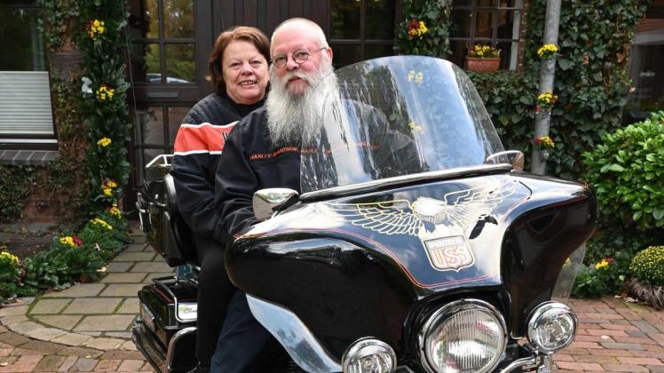 Die große Liebe: Klaus und Marlies Schlüwe mit ihrem Motorrad.