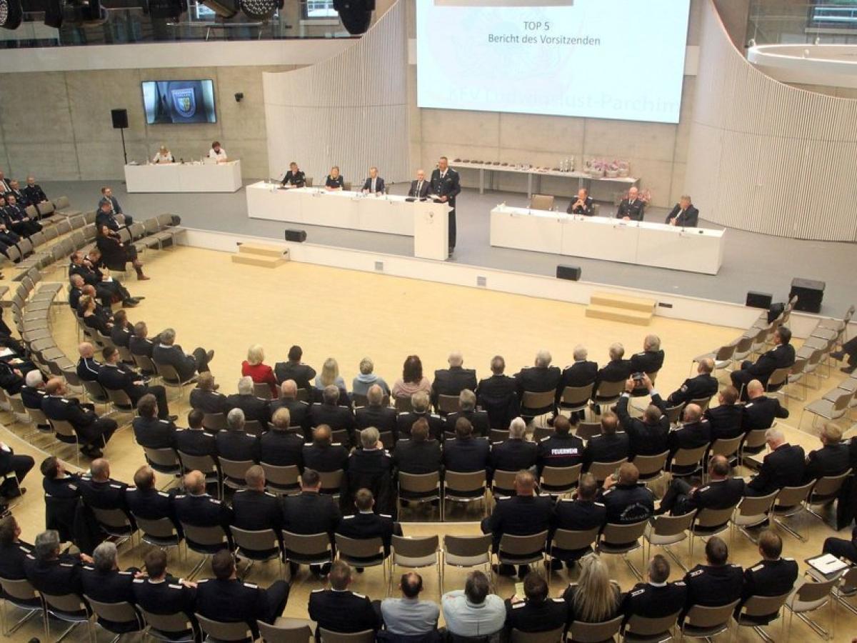 Aktive und Nachwuchsabteilungen der Feuerwehr tagten in Parchim | SVZ