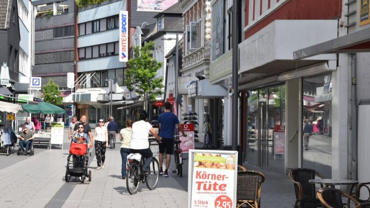 Von 10 bis 18 Uhr ist das Radfahren werktags in der Delmenhorster City verboten. Das Verbot wird oft ignoriert.