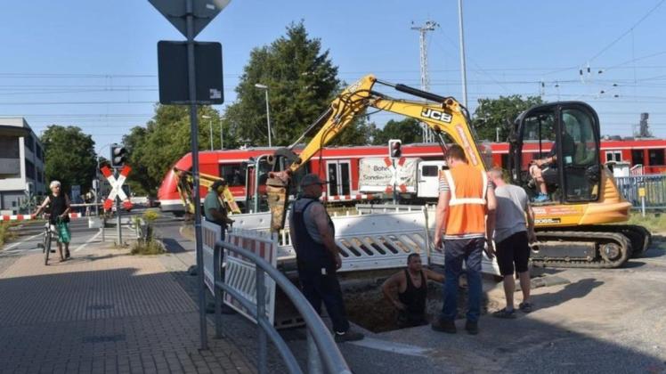 Auch der Bahnübergang an der Eisenbahnstraße ist gesperrt.