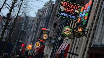 Das Ausgehviertel in Amsterdam: Coffeshops gehören hier zum Straßenbild. 
