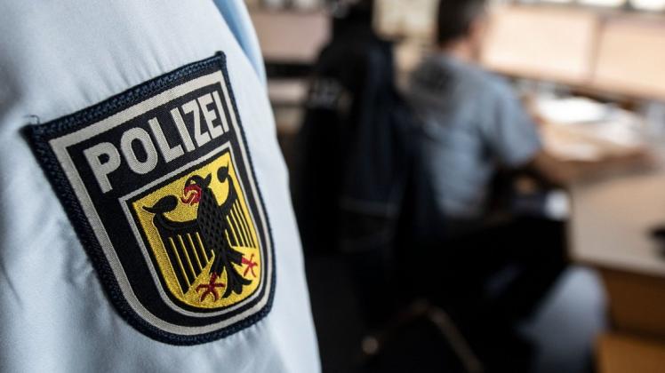 Die Bundespolizei hat am Bremer Flughafen einen Mann direkt nach der Landung inhaftiert.