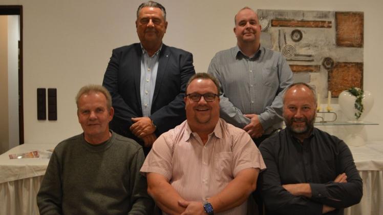 Das neue Vorstandsteam des TuS Heidkrug: (von links) Hauptkassierer Harald Froese, Geschäftsführer Jens Hiller, den Vorsitzenden Sascha Voigt sowie dessen Stellvertreter Lars Rolwes und Björn Gottschalk.