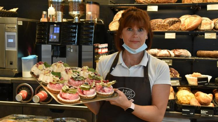 Anja Wellna ist stolz, als Bäckerei-Verkäuferin arbeiten zu dürfen. Anja Wellna ist stolz, als Bäckerei-Verkäuferin arbeiten zu dürfen.