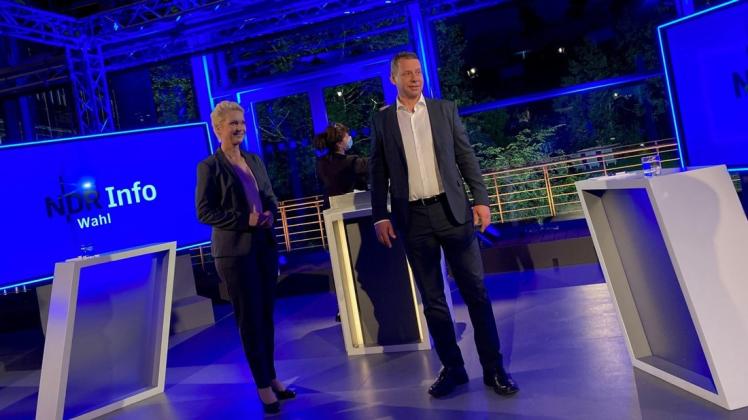 SPD-Spitzenkandidatin Manuela Schwesig und CDU-Kontrahent Michael Sack beim NDR TV-Duell.