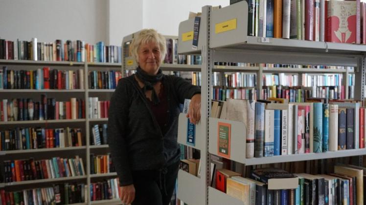 Viola Walter-Siegmann ist seit Juni das neue Gesicht in der Bibliothek Stralendorf. Herausforderungen packt sie direkt beim Schopf.