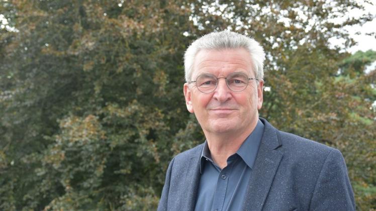 Der Elmshorner Gesundheitsexperte Dirk Kehrhahn befürwortet den Neubau eines zentralen Krankenhauses im Kreis Pinneberg.