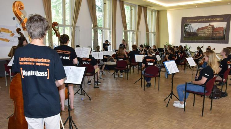 Die Aula auf dem Schlossberg in Gadebusch dient als Ort für viele Veranstaltungen. Hier spielt das Landesjugendorchester MV Beethovens 5. Sinfonie.