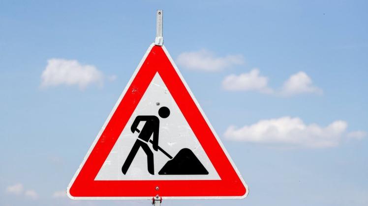In der Bornhövedstraße stehen bis September bei mehreren Bauabschnitten abwechselnd voll- und halbseitige Sperrungen an. Auch an zwei anderen Stellen in der Stadt beginnen Bauarbeiten.