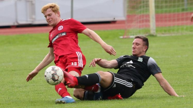 In einer umkämpften Partie kamen Lukas Scharpenberg (l.) und Perleberg gegen Brieselang nicht über ein torloses Remis hinaus.