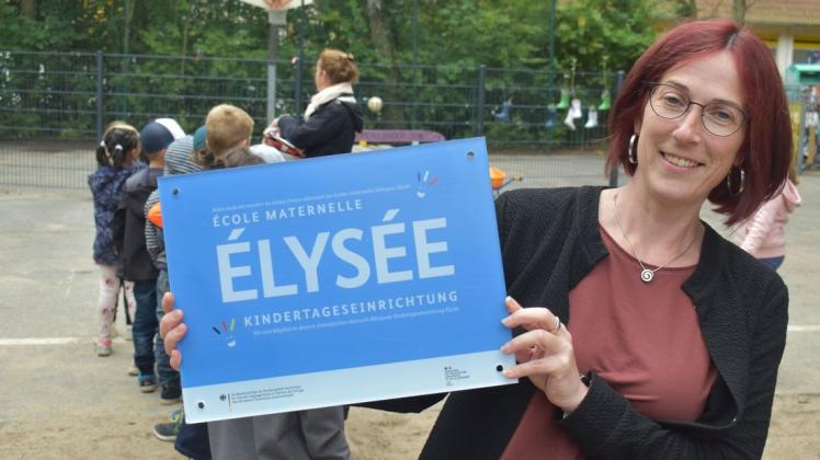 Dass ihre Kita Rappelkiste in der Rostocker Südstadt mit der Élysée-Plakette ausgezeichnet wurde, macht Leiterin Madeleine Pagels stolz.