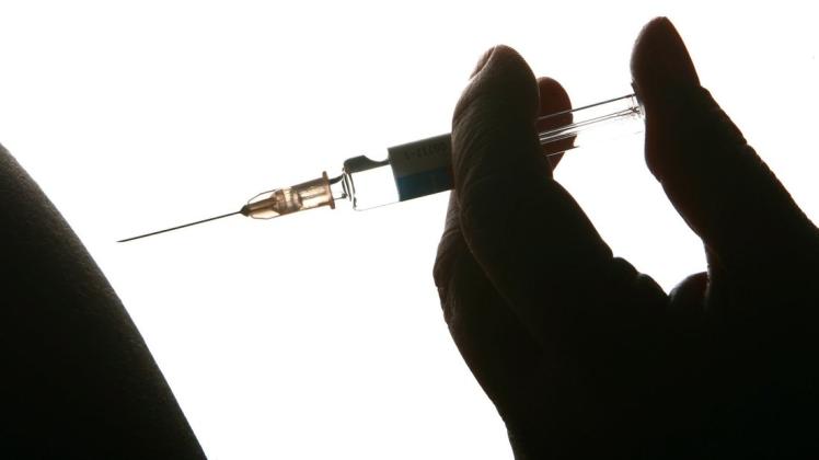 Eine Grippeschutzimpfung wird Risikogruppen auch während der Corona-Pandemie dringend empfohlen.