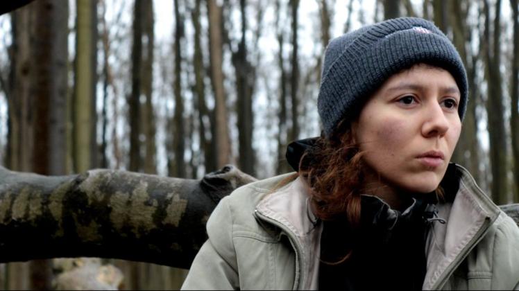 Die Rostocker HMT-Schauspielstudentin Noemi Clerk hat in Matthias Spehrs Film „Holy Ground“ die Hauptrolle übernommen. (Filmausschnitt)